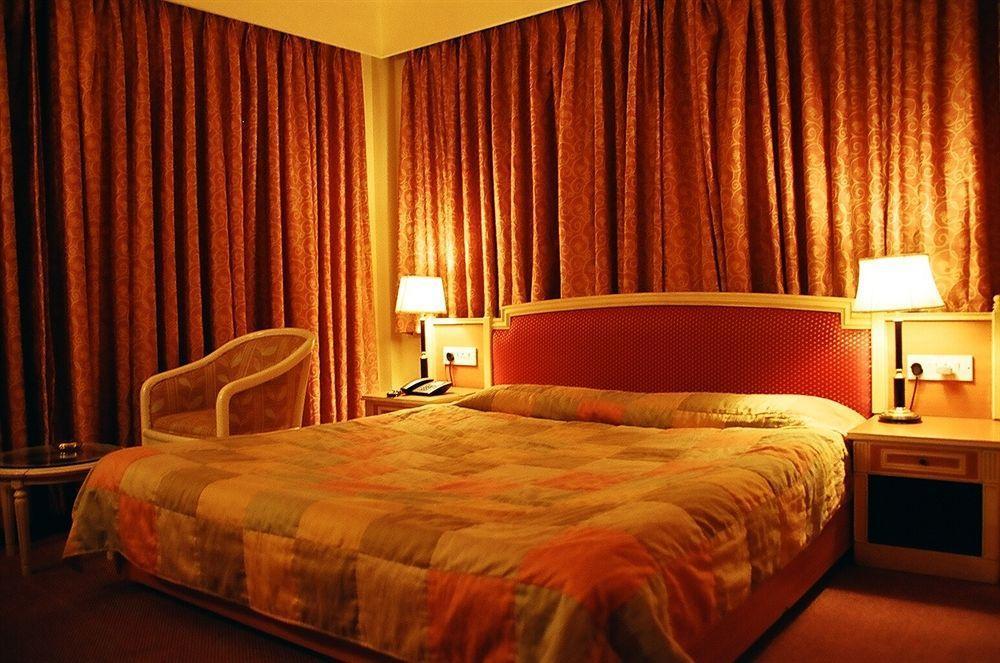 Celebrations Hotell Navi Mumbai Exteriör bild