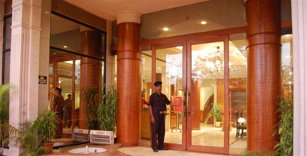 Celebrations Hotell Navi Mumbai Exteriör bild