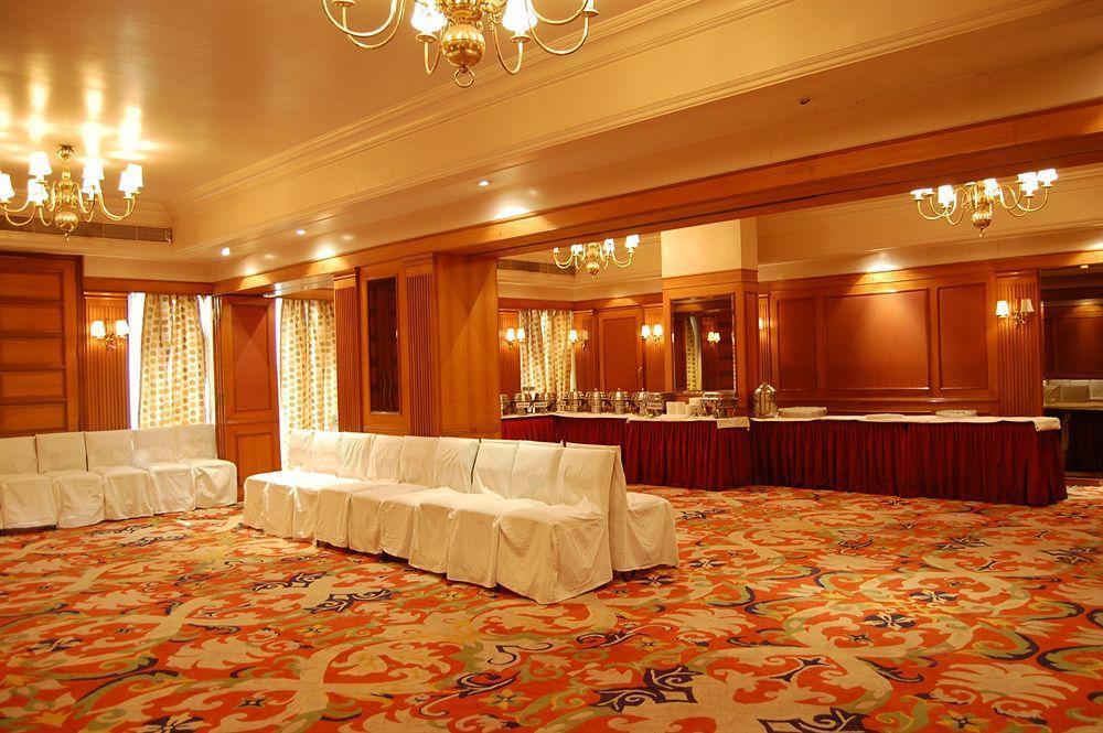 Celebrations Hotell Navi Mumbai Exteriör bild