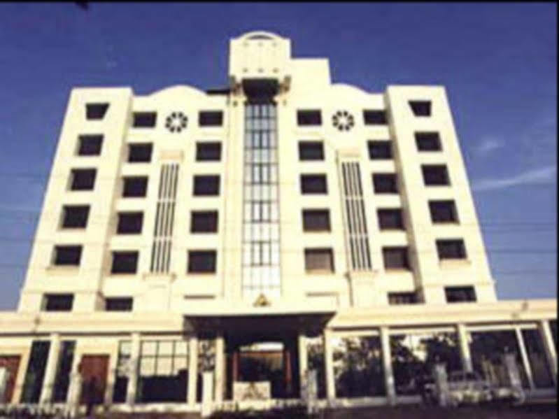 Celebrations Hotell Navi Mumbai Exteriör bild