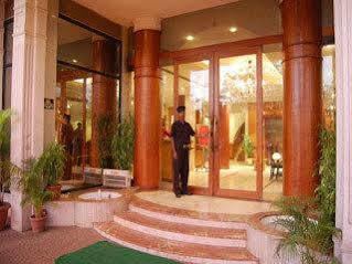 Celebrations Hotell Navi Mumbai Exteriör bild